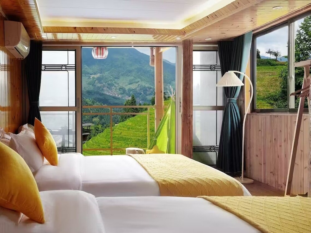 Happy live hotel