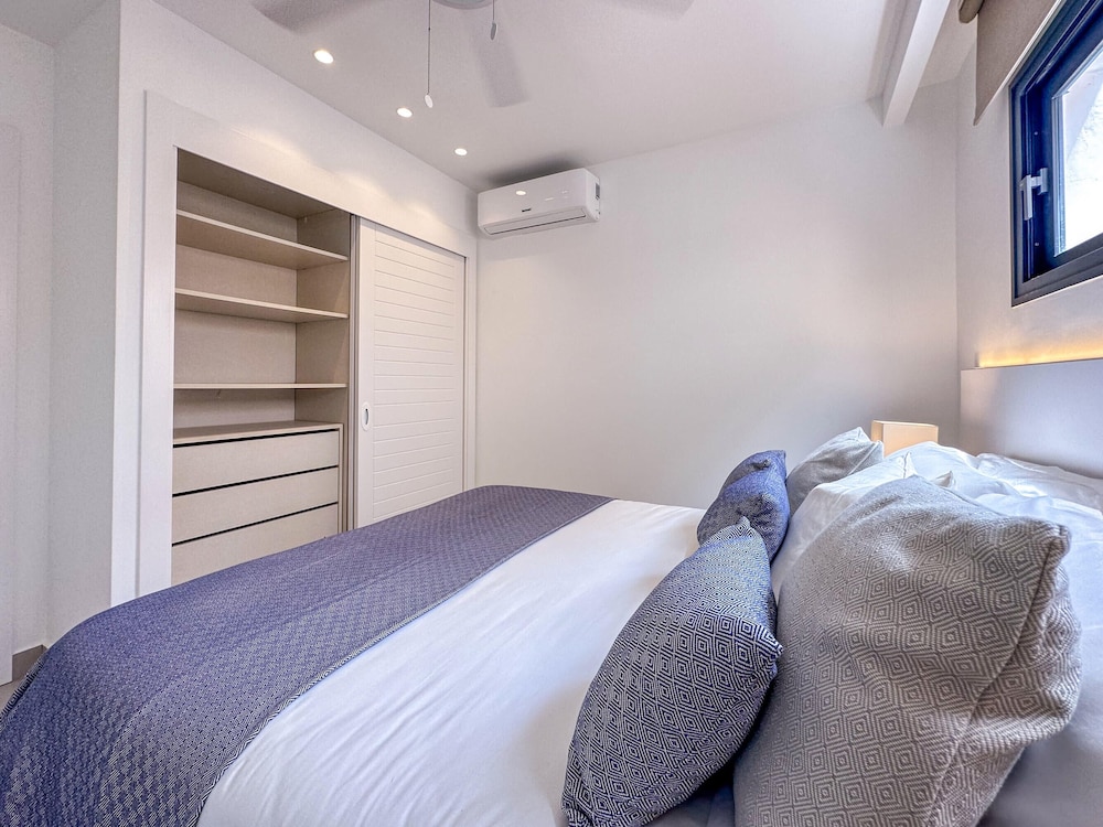 Luxury 3 Bedroom Apartment at the Beach