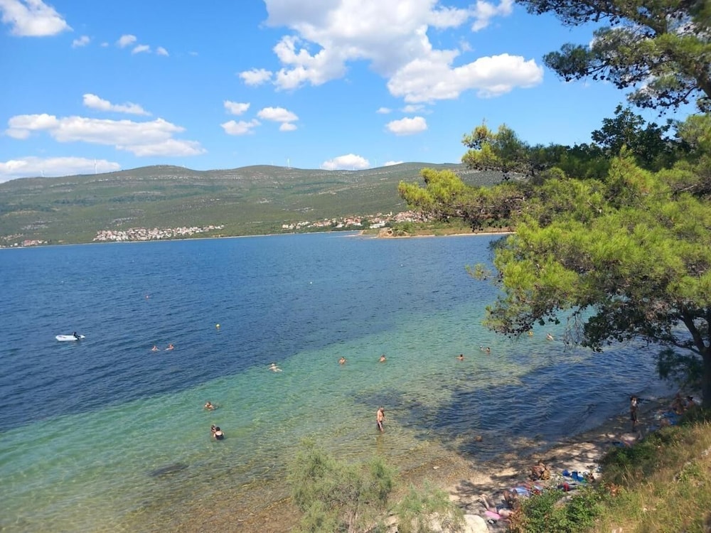Robi - 100 Meters to the Beach - A1 view 4