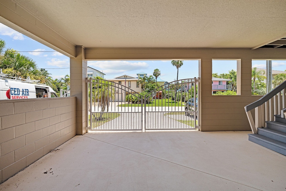 4BR Beach House Spacious Steps From Sand