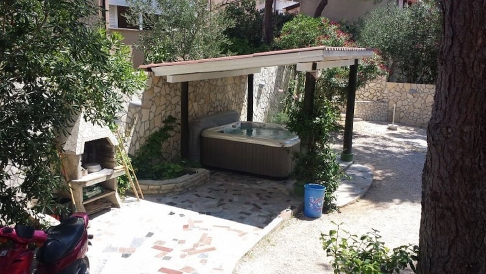 Photo 10