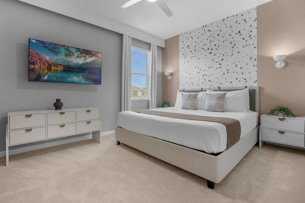 Upstay - Karaoke Mansion w Pool Cinema Themed Rooms