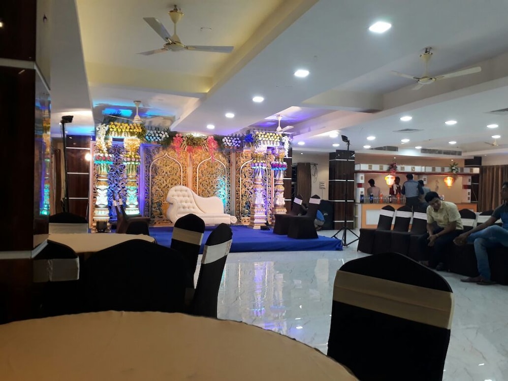 Hotel Akash Sarovar