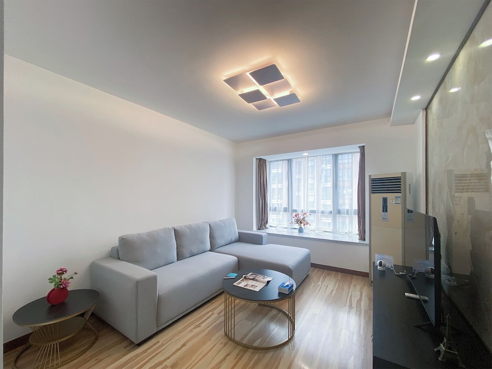 Tyms 2BR with Kitchen 5min to Metro