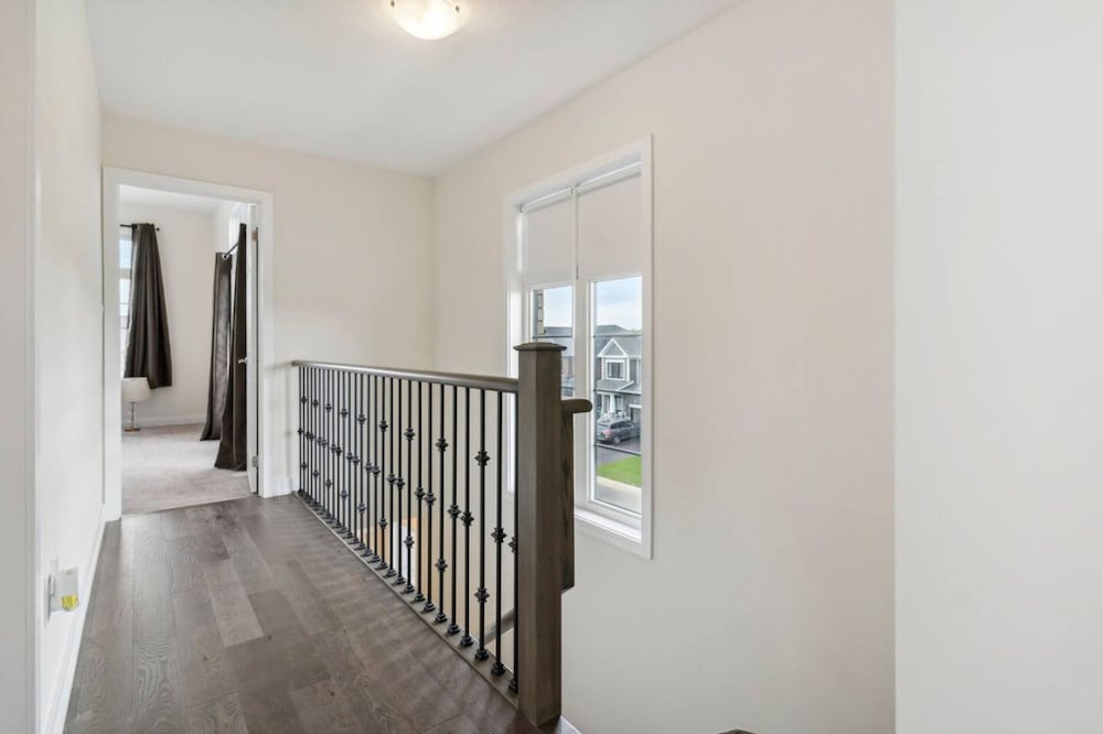 A Brand New 4BR Townhouse in Thorold Retreat