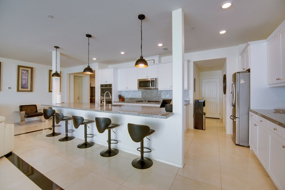 Luxurious & Spacious Family Duplex in Menifee!