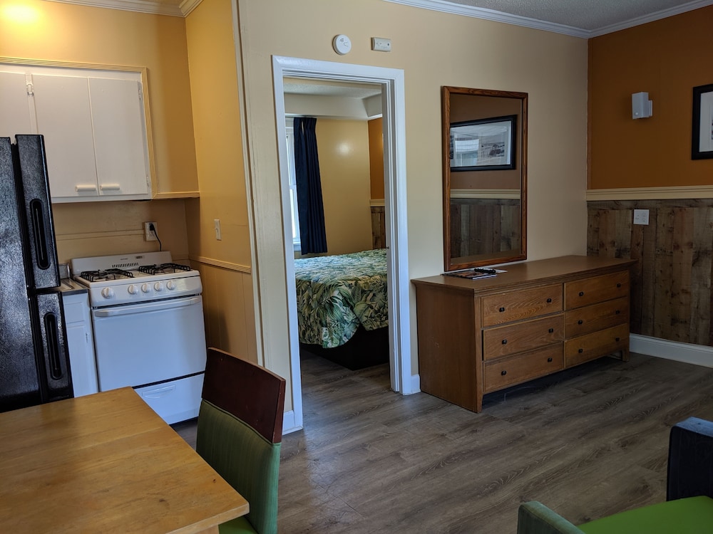 Colonial Inn Motel