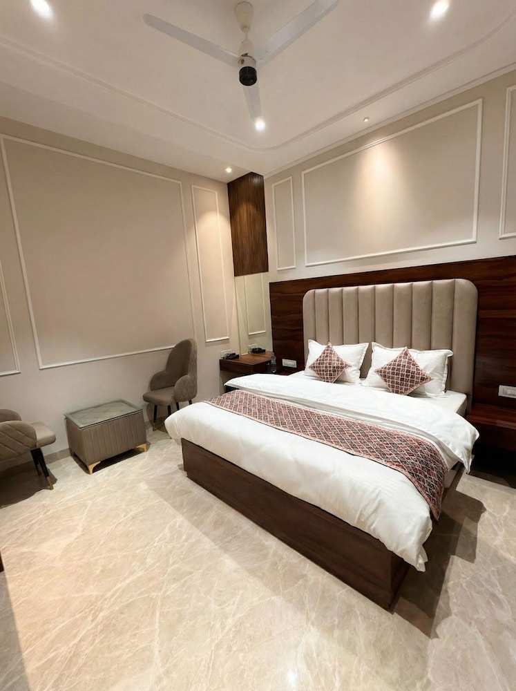 Hotel The Royal King