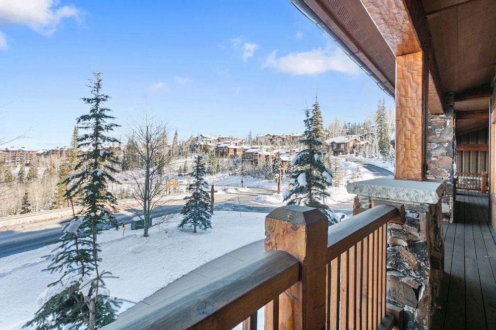 Grand Lodge - 3 Bedroom Deluxe #206 - Ski-in/out 3 Condo