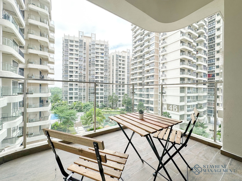 Country Garden Danga Bay Sea View Homestay by Stayrene