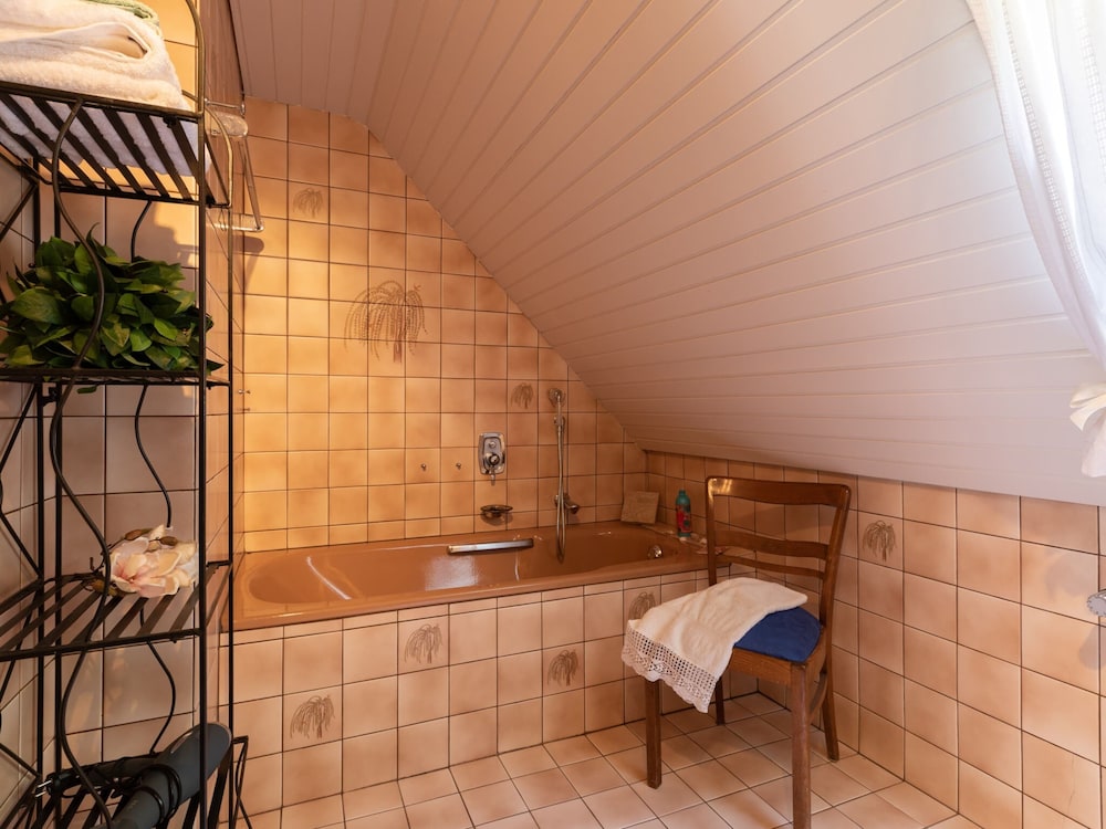 Charming Apartment in Weissenbrunn Near Forest