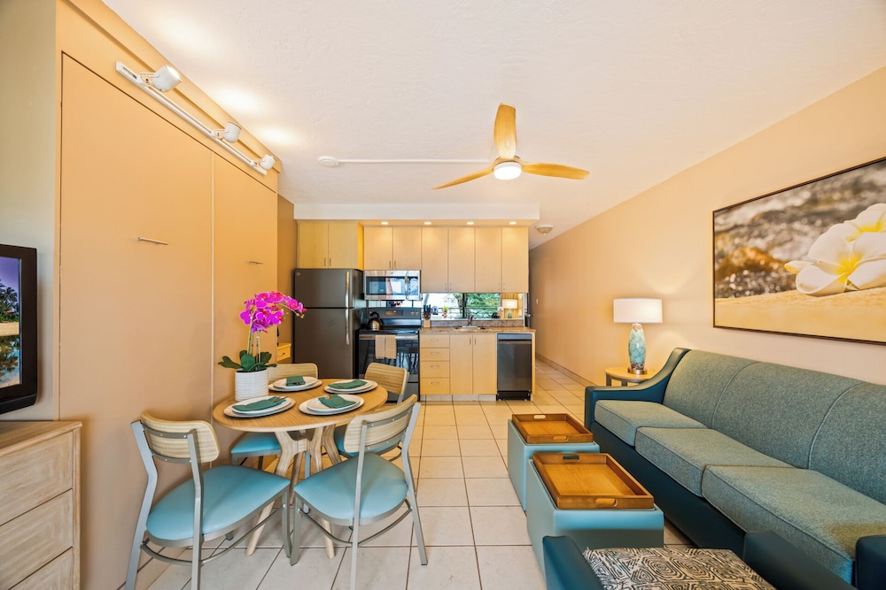 Kuleana Club - 715