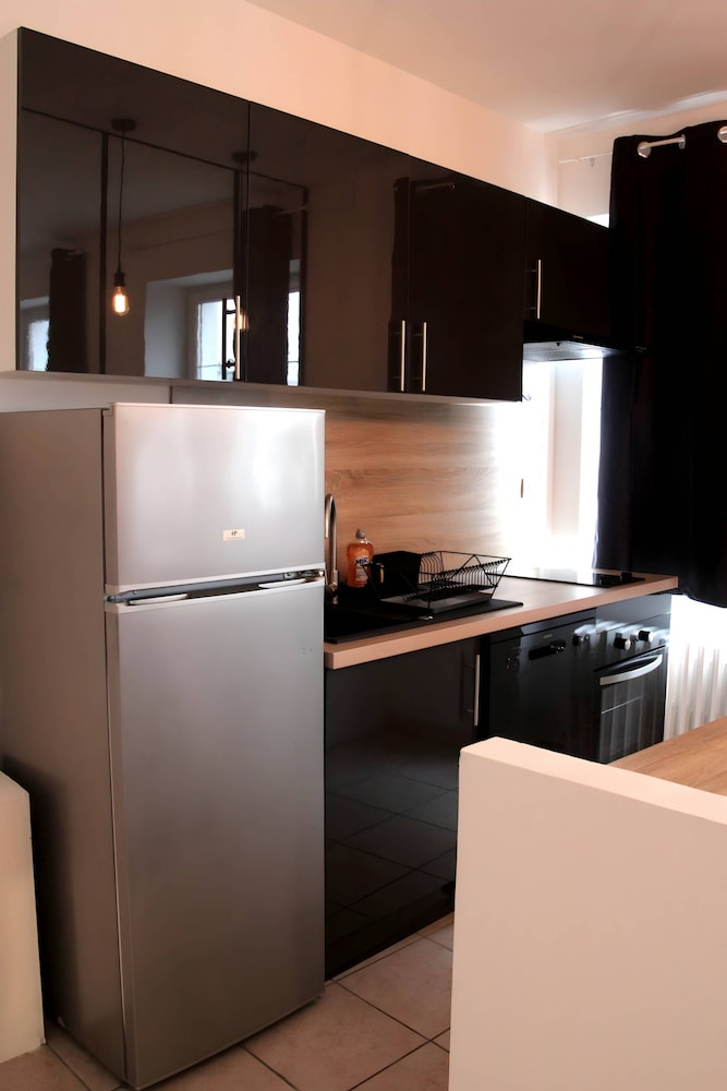 Downtown Living With a View, Ideal for 4