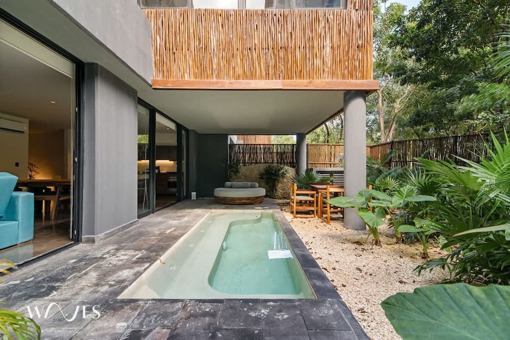 2BR w Private Pool - Steps Away From the Beach