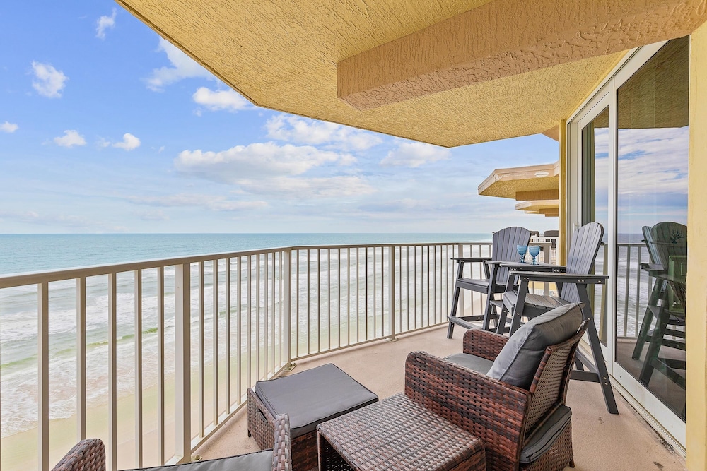 The Shores Club 1105