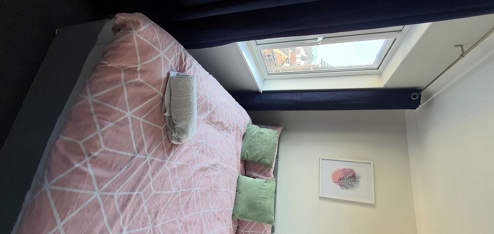 Room in Guest Room - Big Double Room in Stoke City view 5