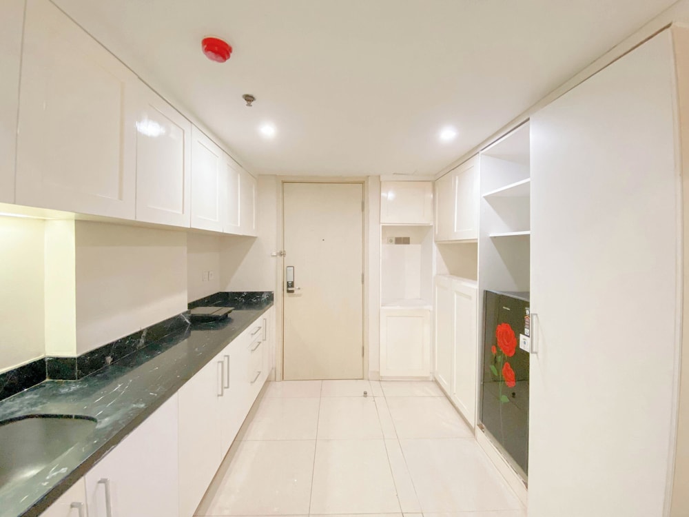 Compact and Nice Combined Unit 1BR Apartment at Warhol (W/R) Residence