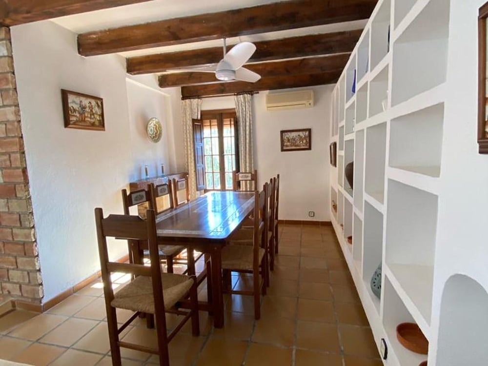 Spacious Holiday Home With Private Garden