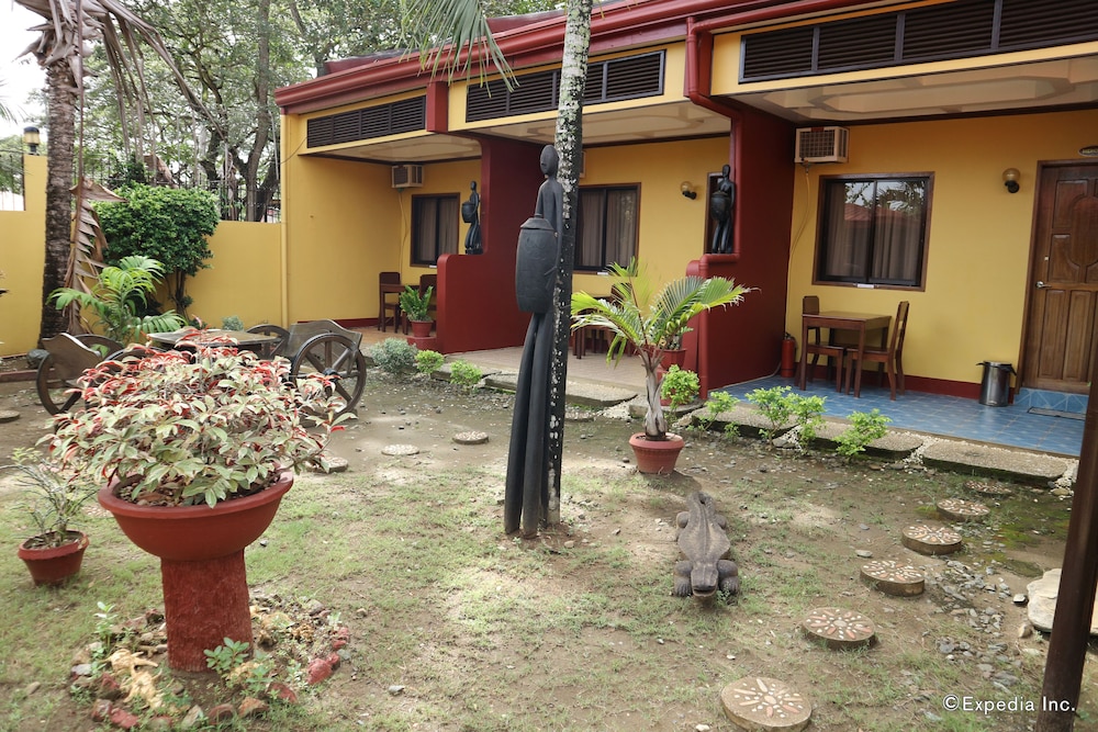 Tres Pension House