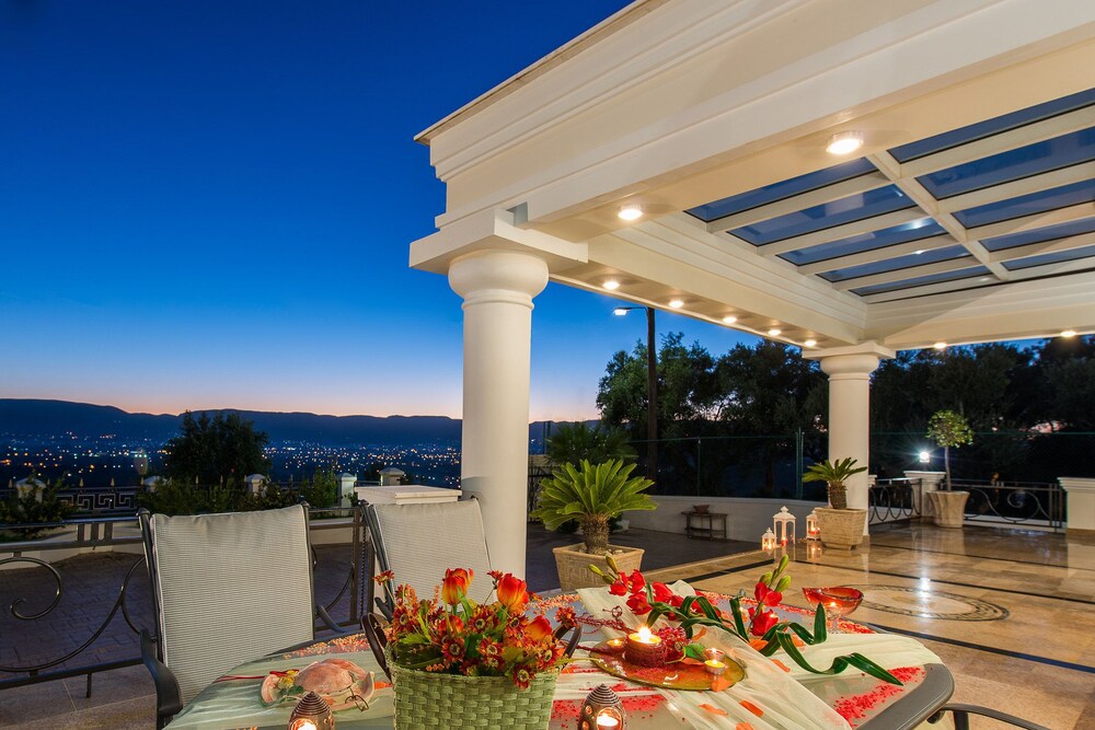 Frido Luxury Villa