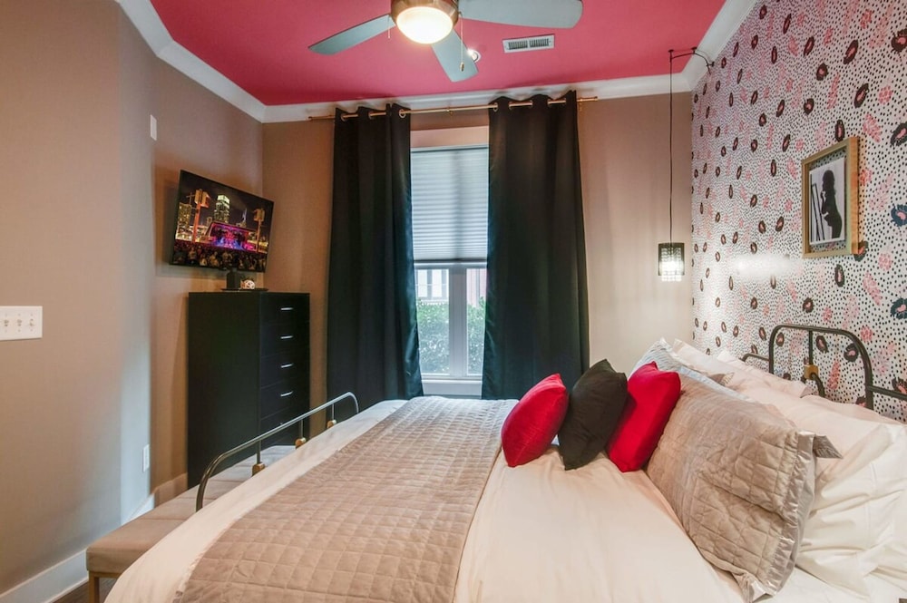 Close to the Gulch - Book Today