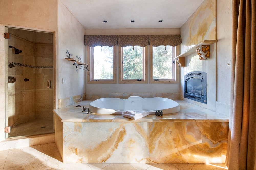 Cherry Ridge by Avantstay Incredible Mountain Mansion w/ Game Room, Hot Tub & Views!! view 3