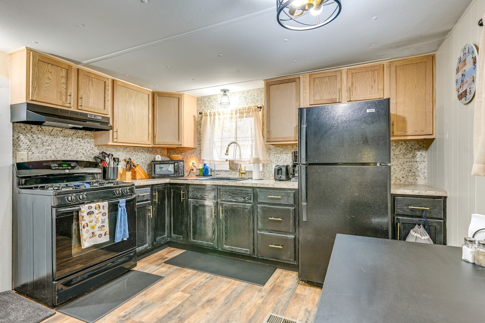 Walk to Lake Huron: Pet-friendly Caseville Cottage - Property Image 19