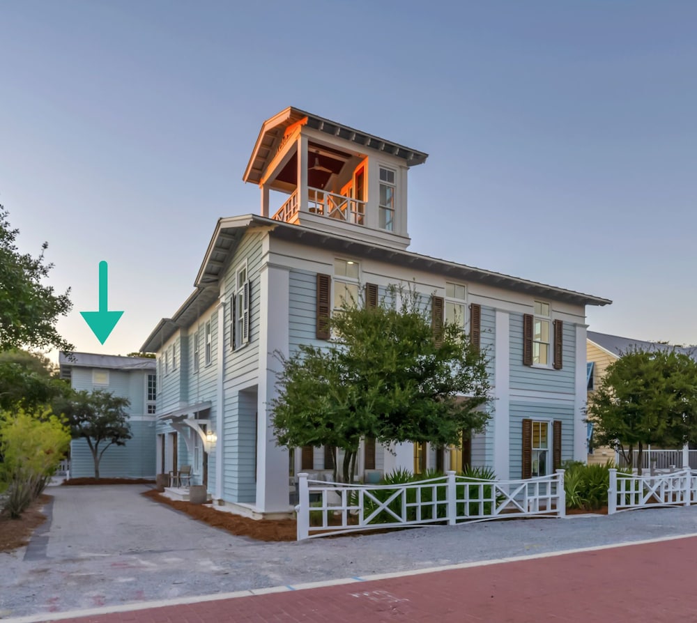 Sea La Vie Seaside Carriage House