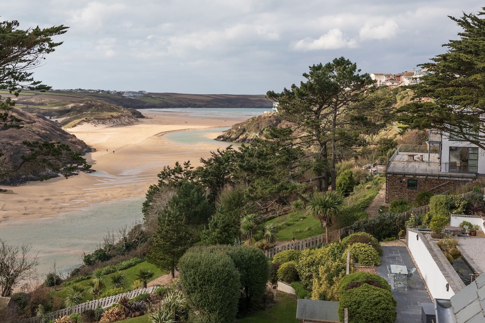 The Tower, 5 Corisande Manor