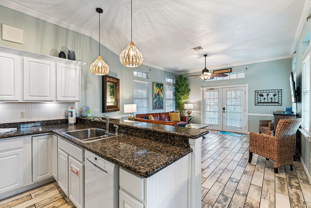 Beach Breeze 4 Bedroom Home by RedAwning view 2