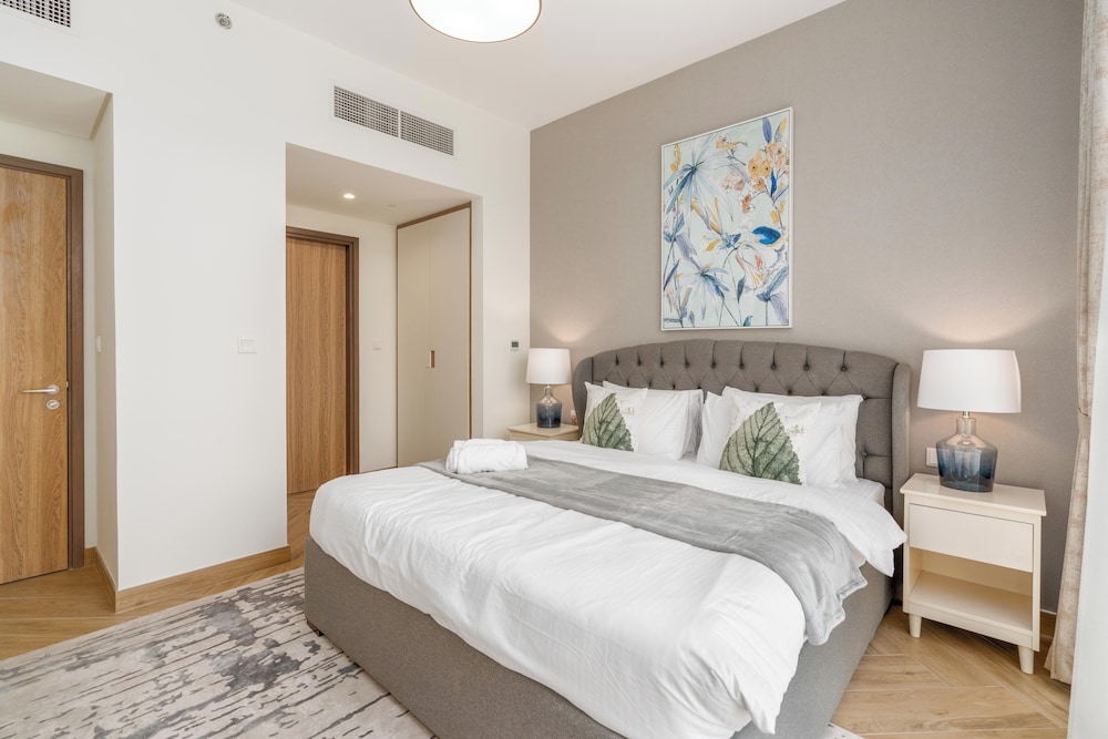 Whitesage - Super Spacious Apt with Dubai Garden Glow Views