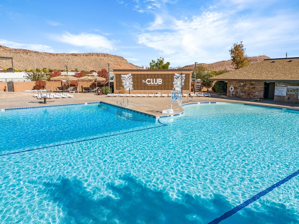 Villa #33 At Bloomington Country Club 3 Bedroom Condo
