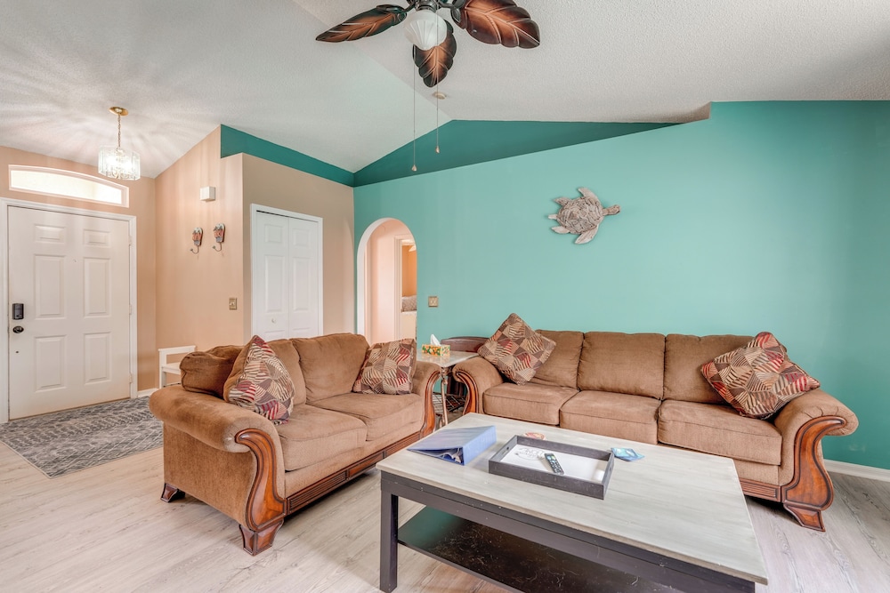 Swim, Golf & Explore: Family Gem in Davenport!