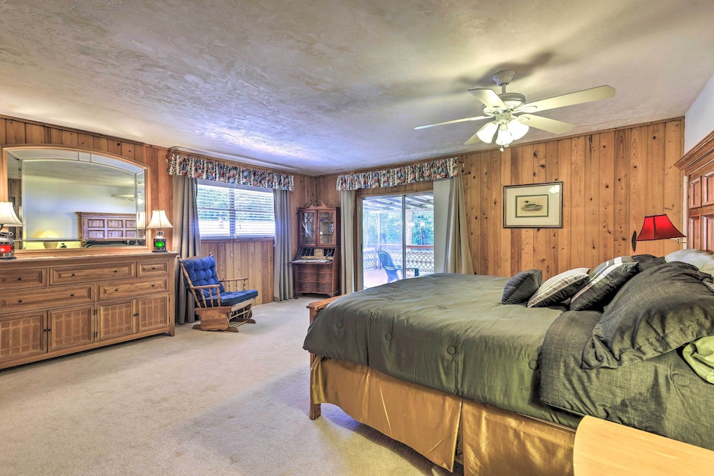Charming Abode w/ Dock on the Suwannee River