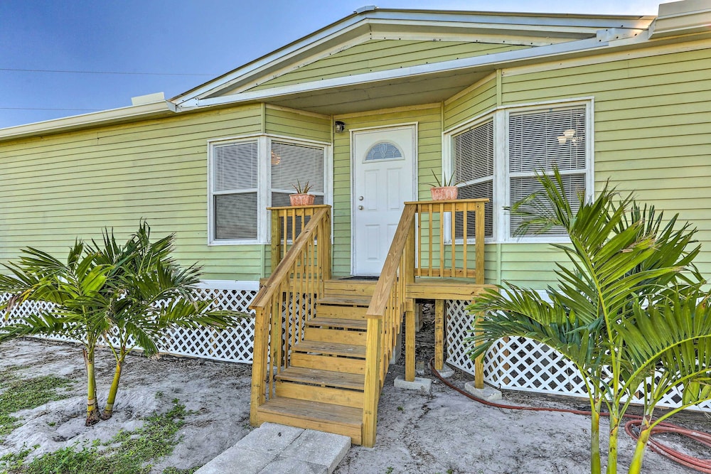 Pet-friendly Home: 10 Mi to Lake Okeechobee! view 3