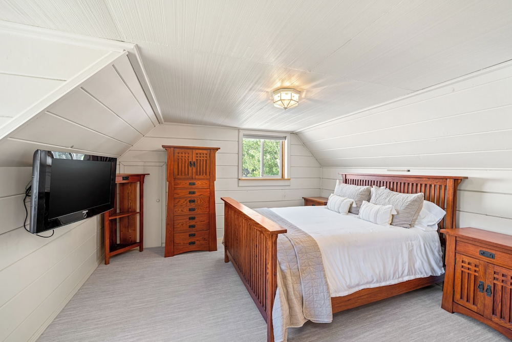 Dog-friendly 3BR on 200 Acres w/ River Access