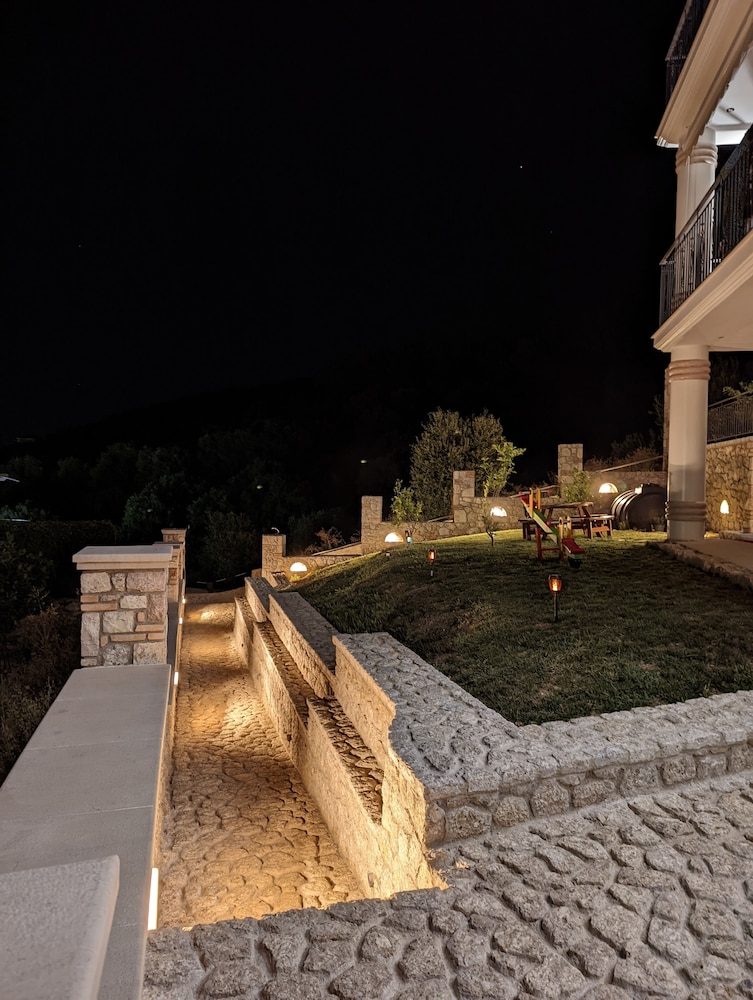 Natura Luxury Suites Parga photo 5