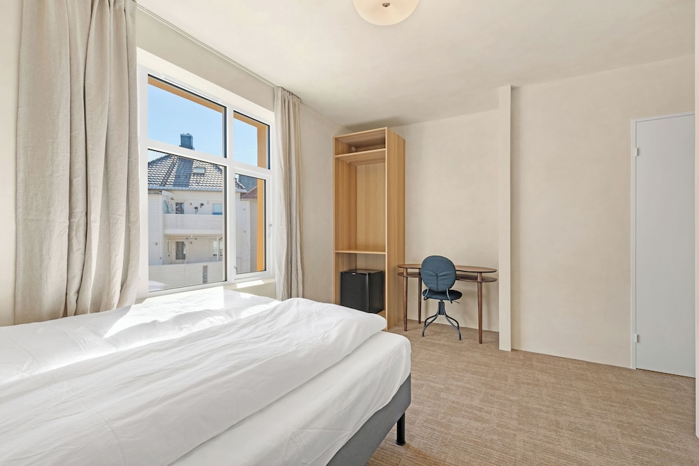 Central Guest House - Private Bathroom