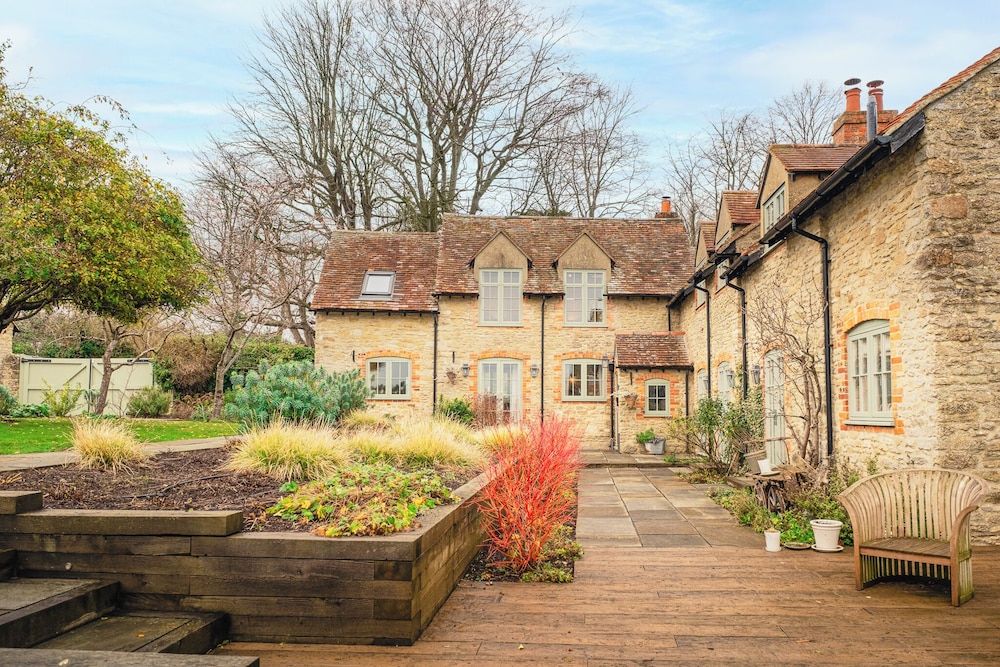Stunning 6 BB Cottage & Annexe