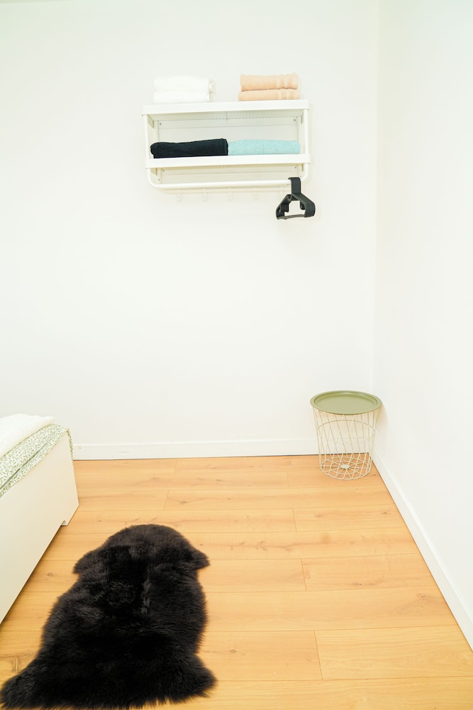 Cozy 1BR With Living Room Near City