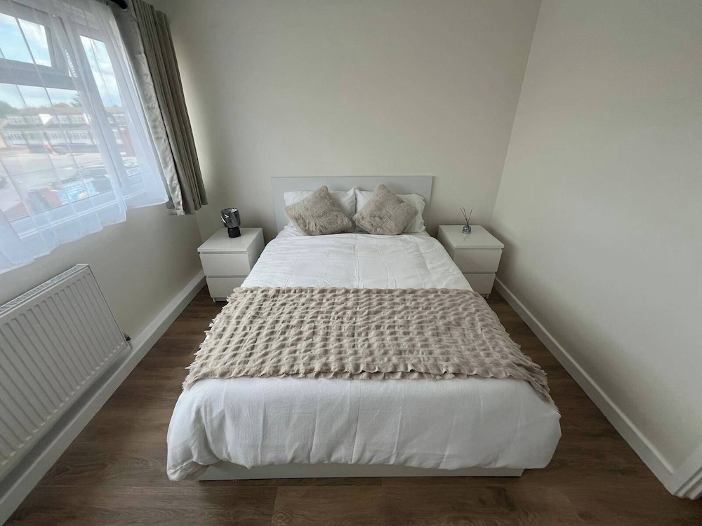 Cozy Cromwell Cottage in Croydon