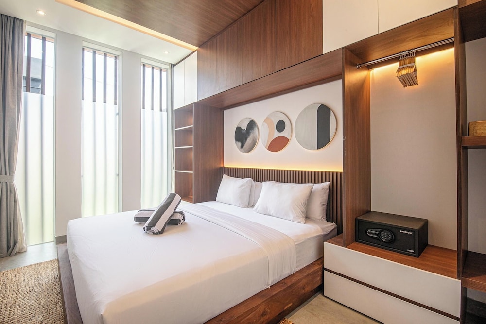 Exquisite 5BR Canggu Villa Steps From the Beach