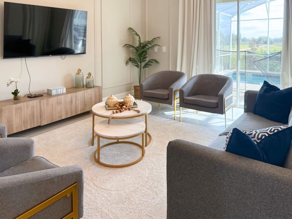 Upstay Luxury Living w Pool Hot Tub Cinema