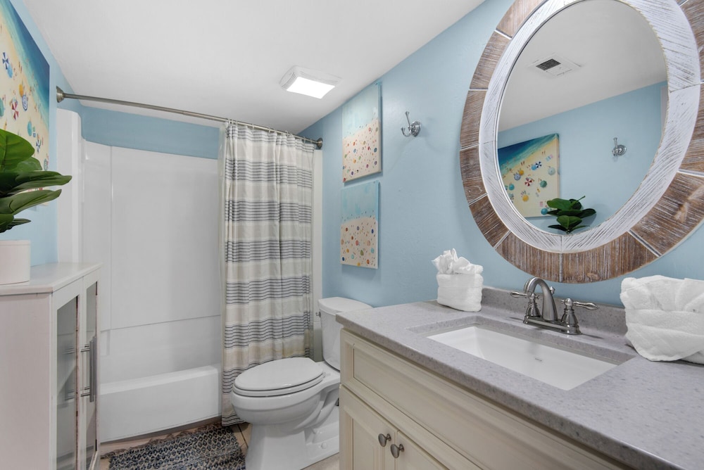Sleeps 8 w/ Resort Pools, Tennis, Golf & Beach Access + Attraction Tickets!