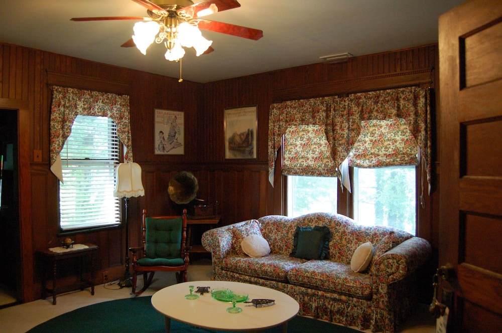 Mountain Laurel Inn