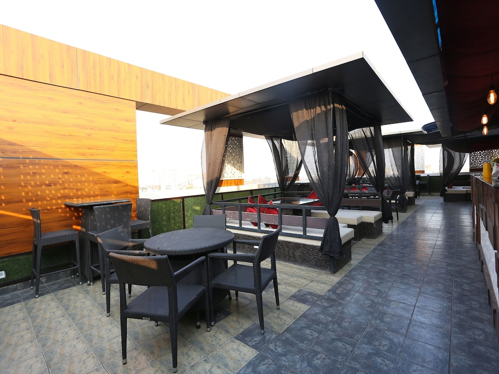 Capital O 5758 Hotel Square 36