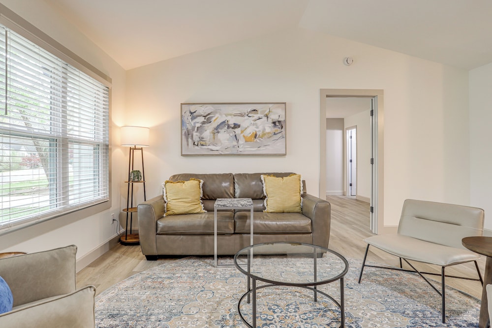 < 1 Mi to Main St & Amphitheater: Woodstock Home!