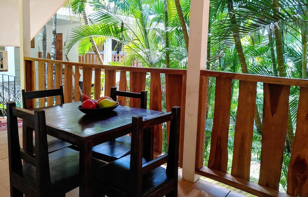 Colibri Surf House & Flats