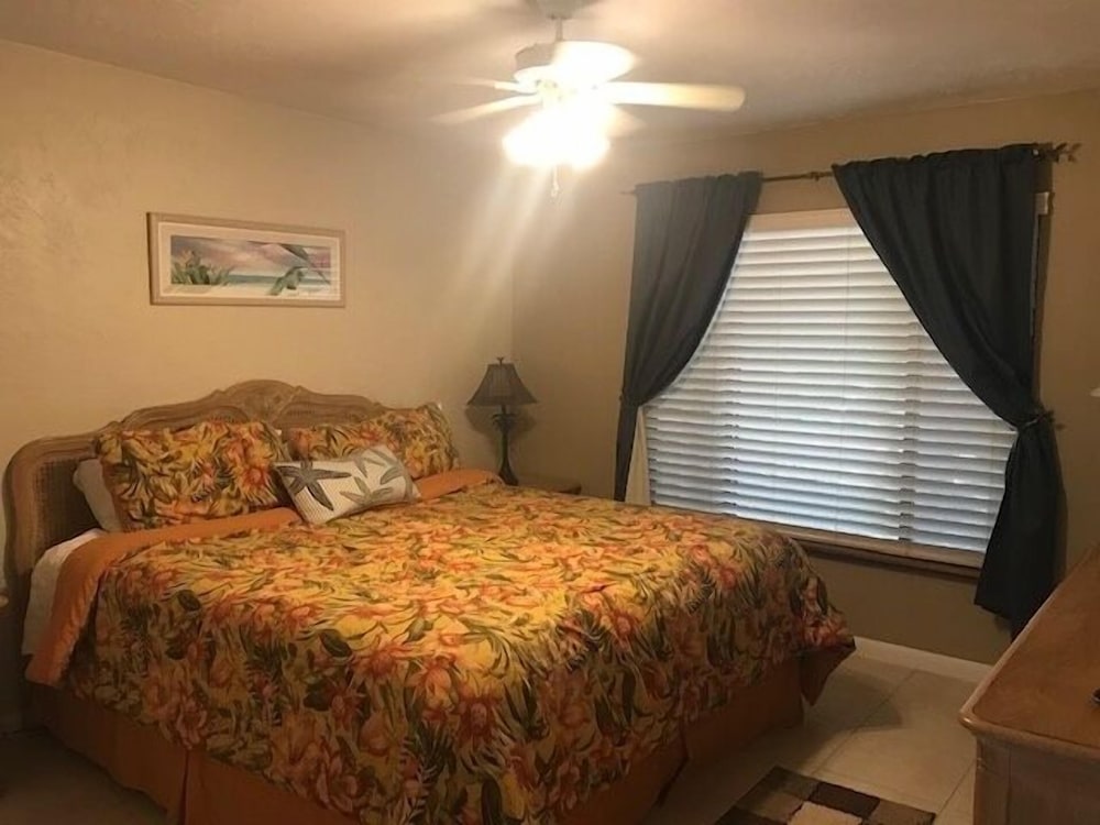Seaside S 4302 1 Bedroom Condo by RedAwning