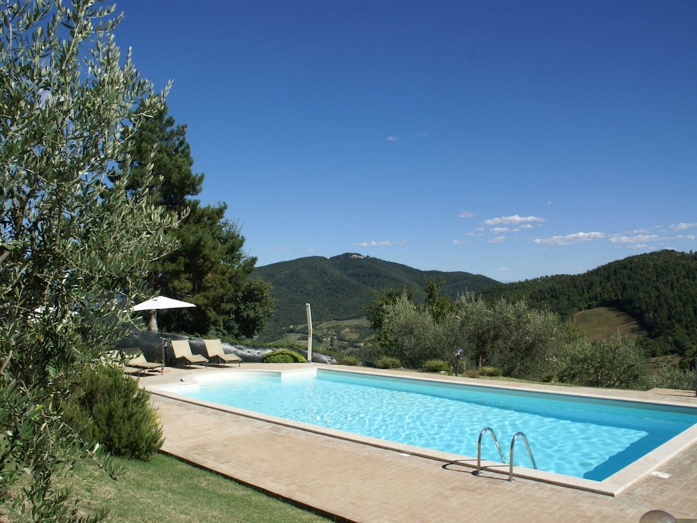 Villa in Umbertide With Pool and Garden view 5